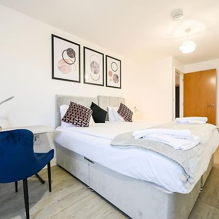 Stylish & Spacious Salford Quays One Bedroom High Floor Apartment With Balcony Manchester Ngoại thất bức ảnh