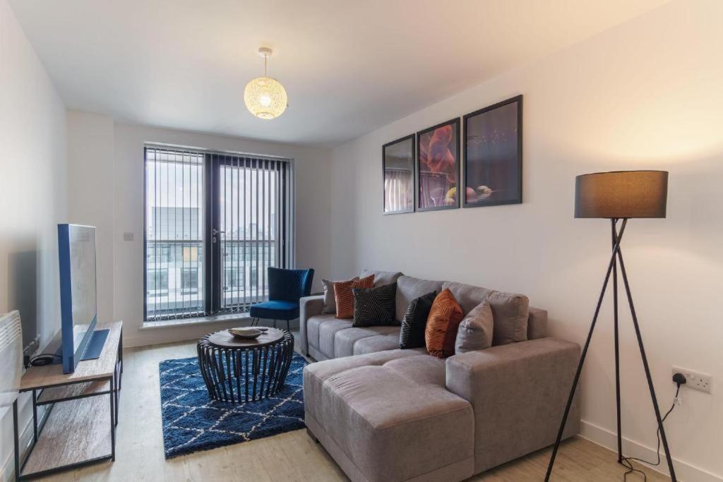 Stylish & Spacious Salford Quays One Bedroom High Floor Apartment With Balcony Manchester Ngoại thất bức ảnh